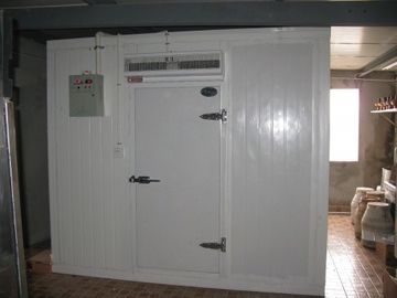 Flame Resistant Cold Storage Room , Walk In Freezer And Chiller For Restaurants
